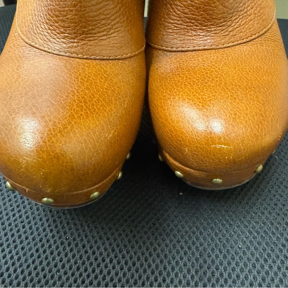 UGG - COSIMA cognac high heel platform pebbled leather bootie w studs Sz 6.5 - Picture 9 of 17